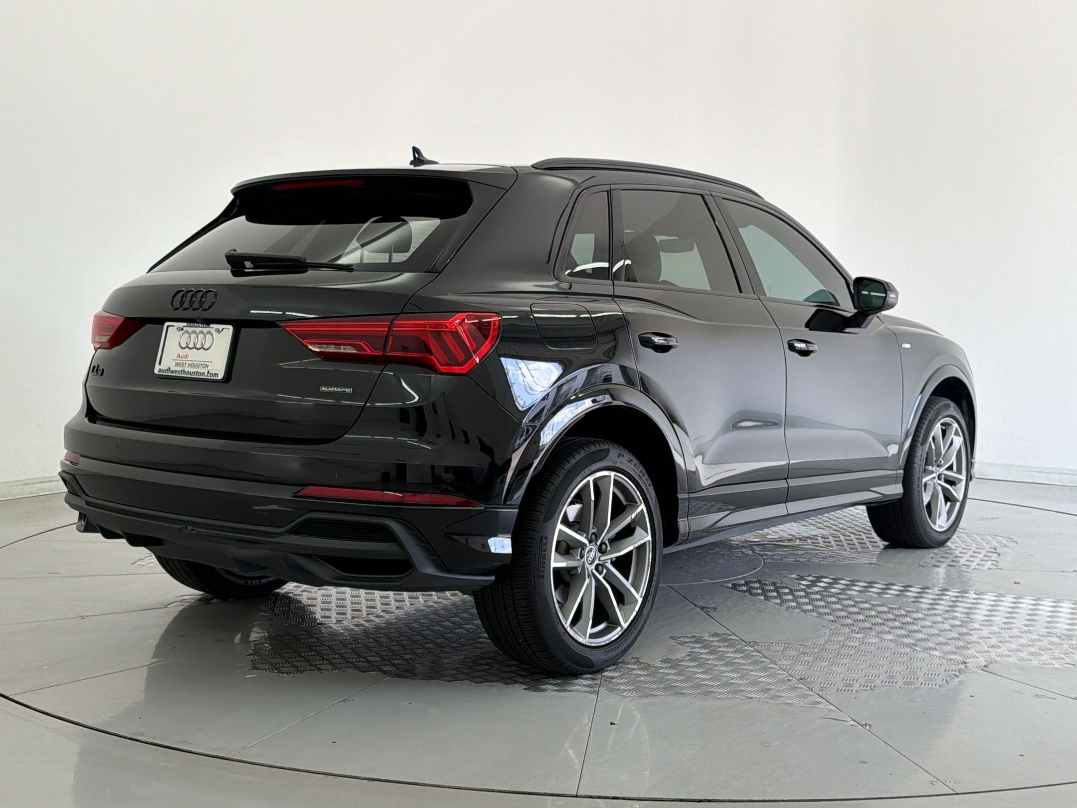 Used 2023 Audi Q3 2.0T Premium Plus w/ Premium Plus Package AWD/4WD image 9