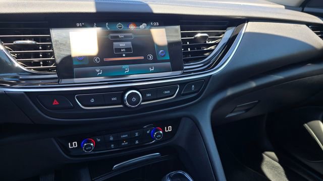 Used 2018 Buick Regal Essence image 17