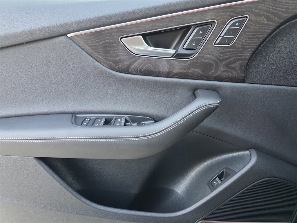 Used 2023 Audi Q8 Premium Plus image 17