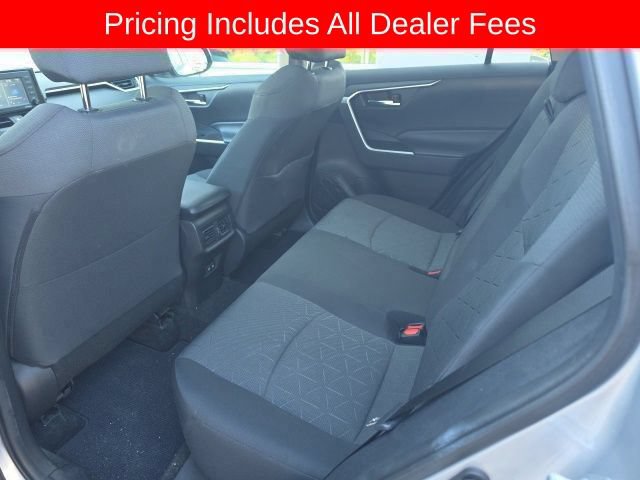 Used 2020 Toyota RAV4 XLE w/ Convenience Package FWD image 17