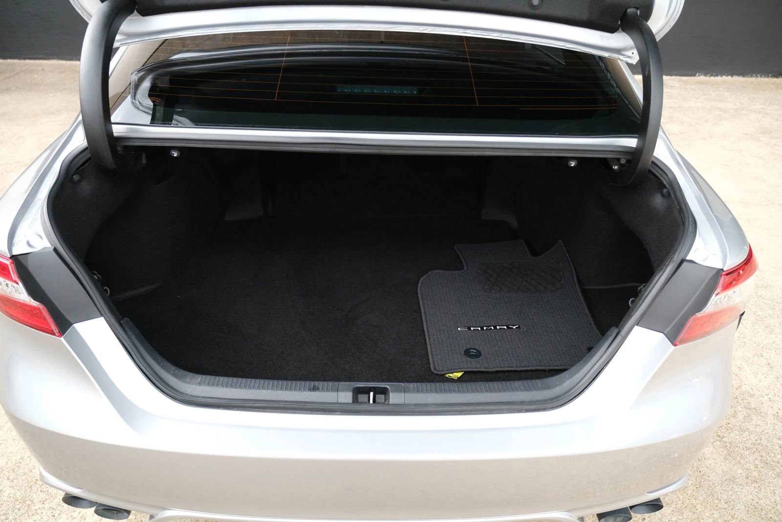 Used 2020 Toyota Camry XSE image 26