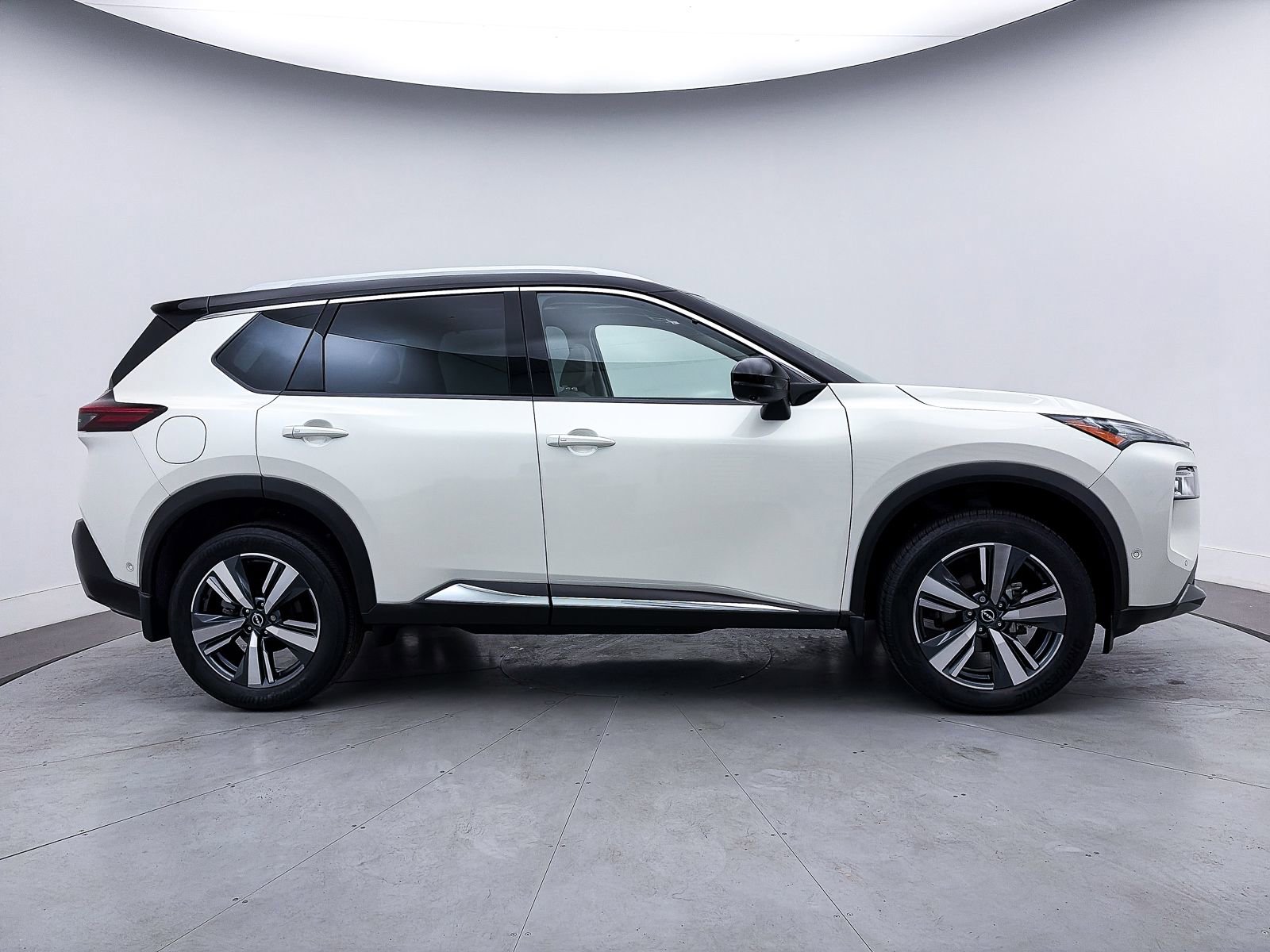 Used 2023 Nissan Rogue SL w/ SL Premium Package image 44