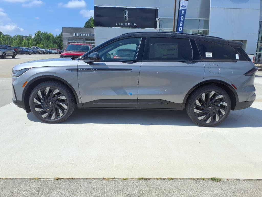 New 2025 Lincoln Nautilus Reserve image 2