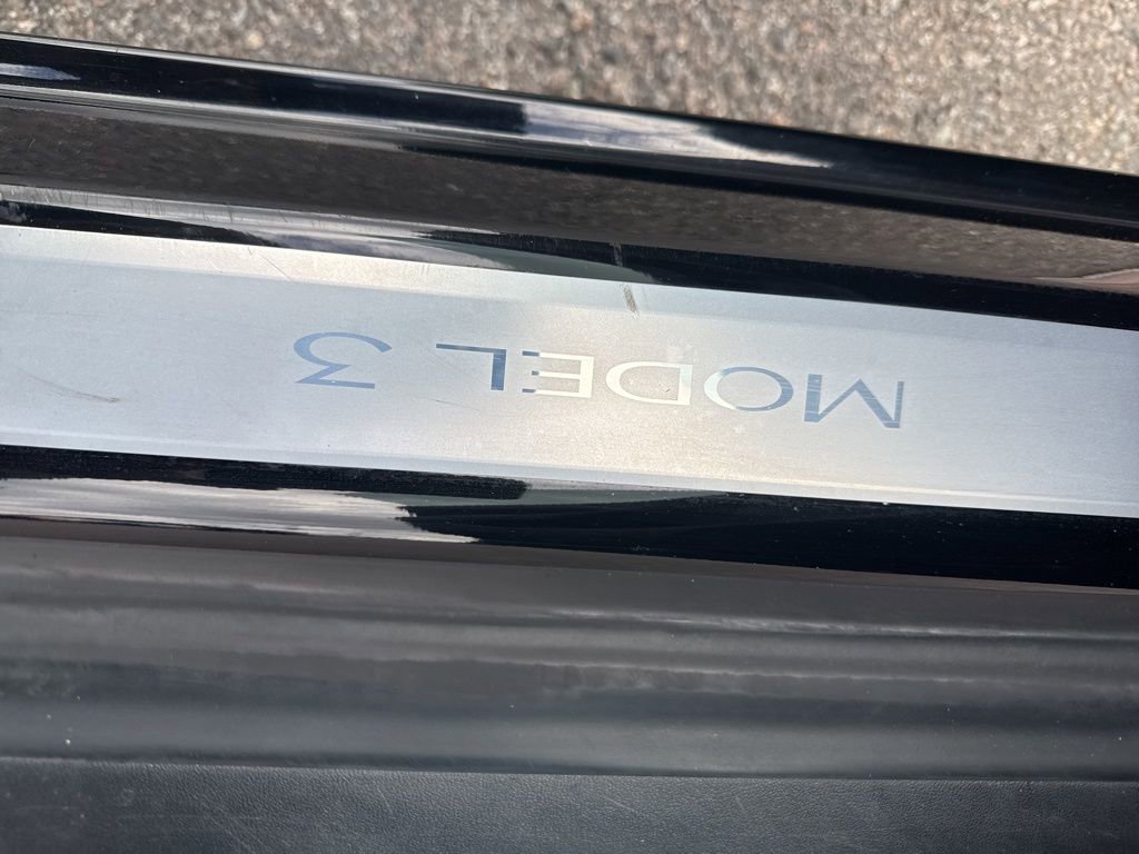 Used 2018 Tesla Model 3 Mid Range image 12