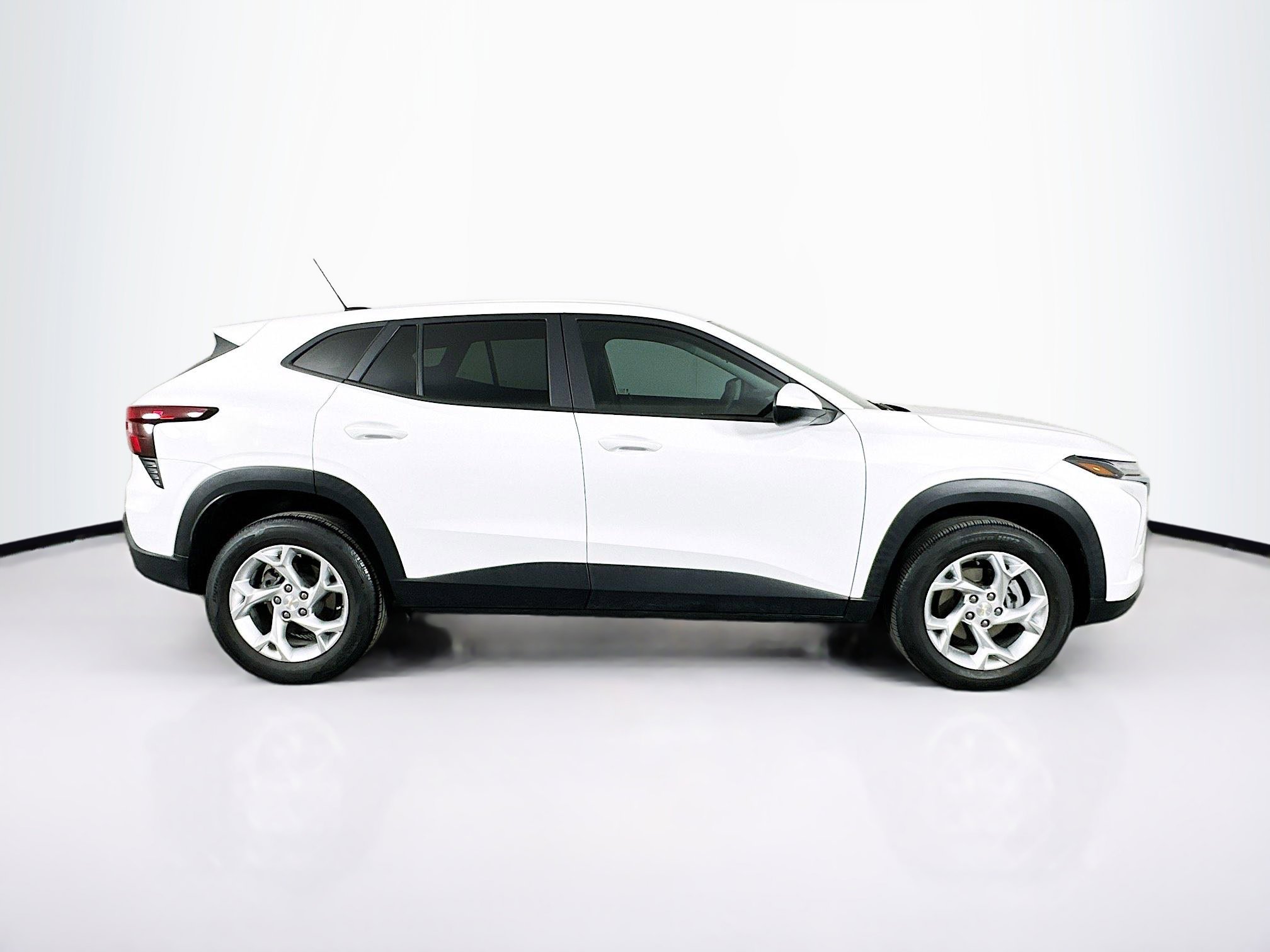 Used 2024 Chevrolet Trax LS w/ LS Convenience Package image 10