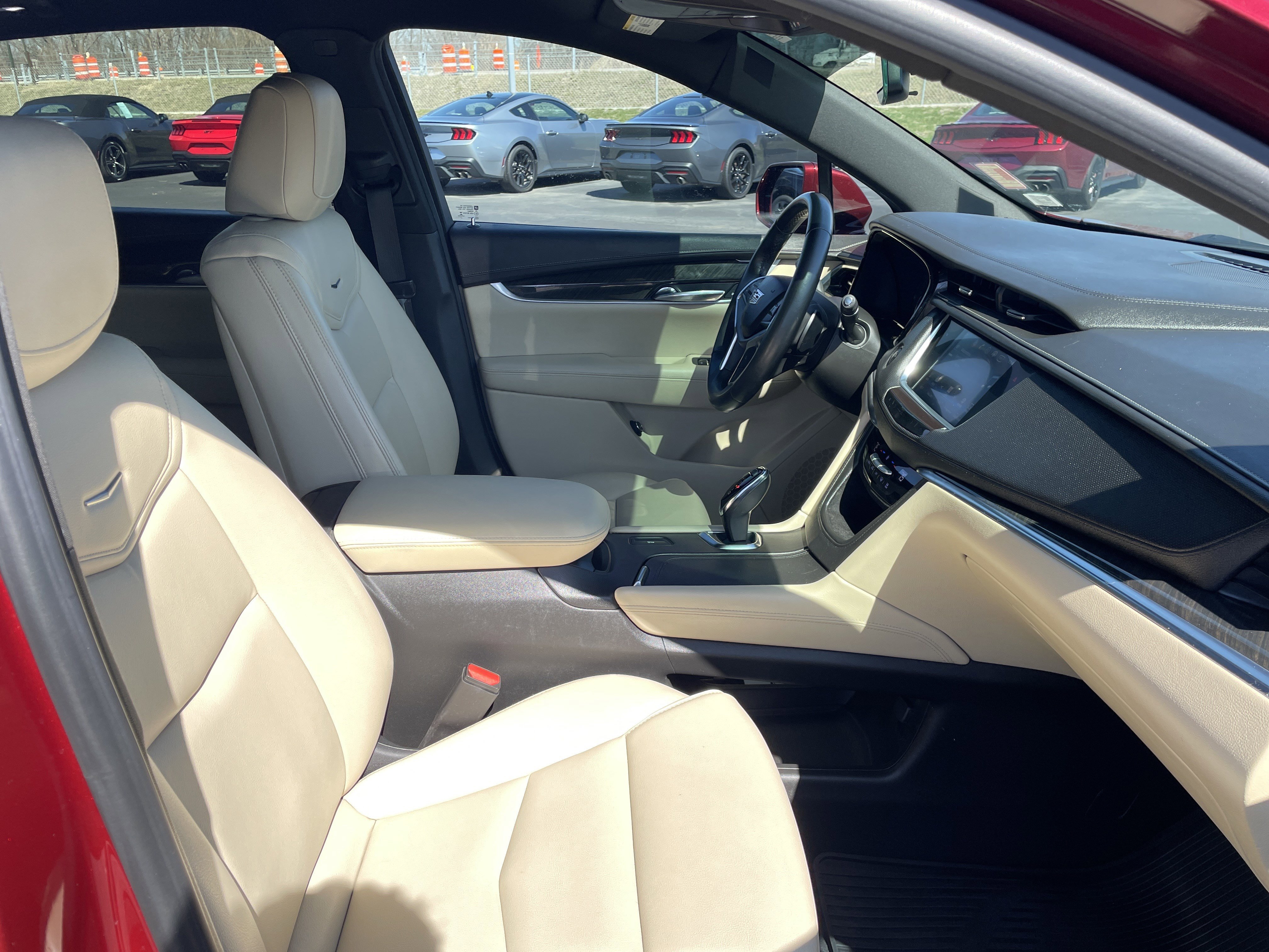 Used 2018 Cadillac XT5 FWD image 19