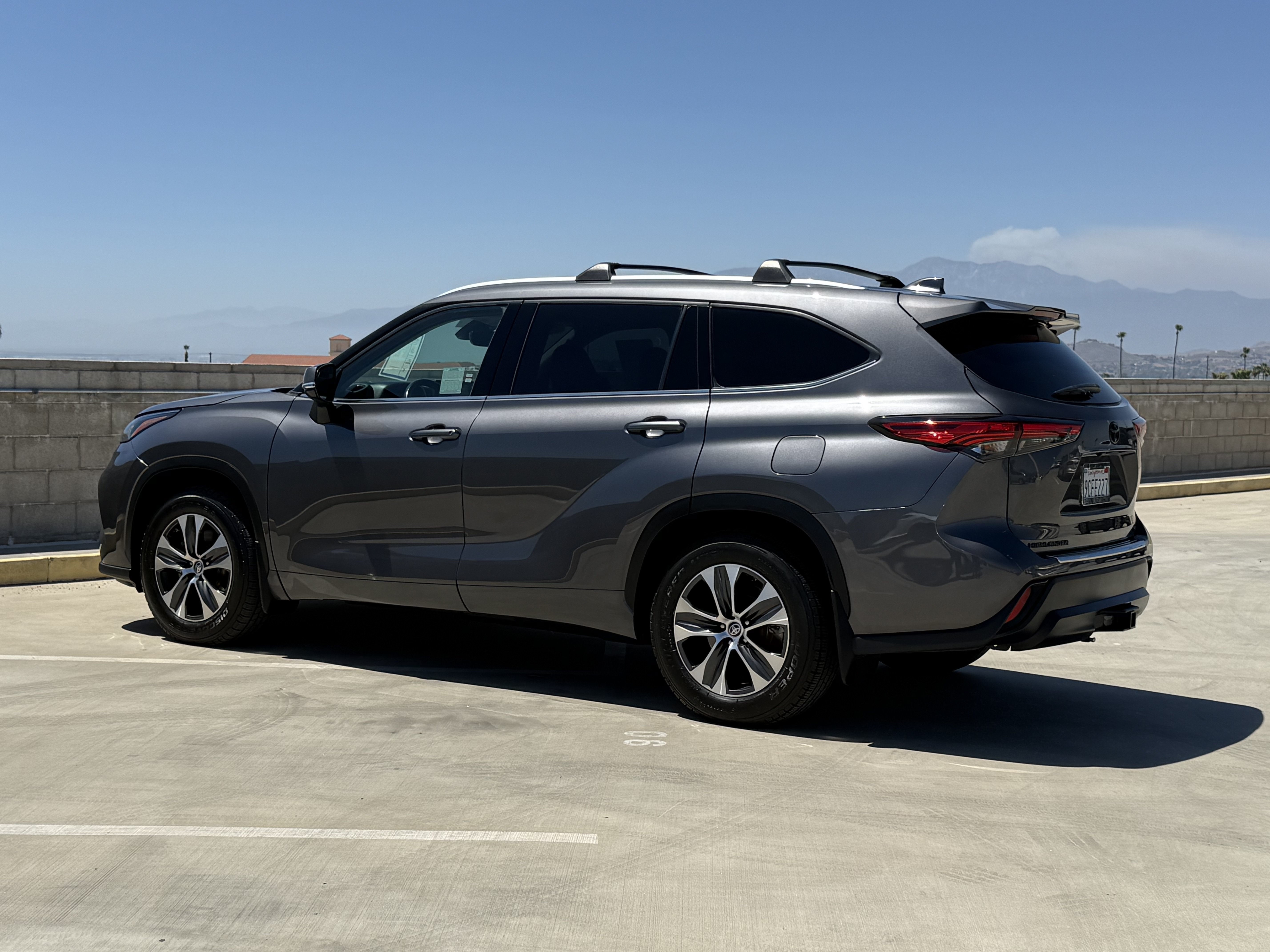 Used 2022 Toyota Highlander XLE FWD image 10