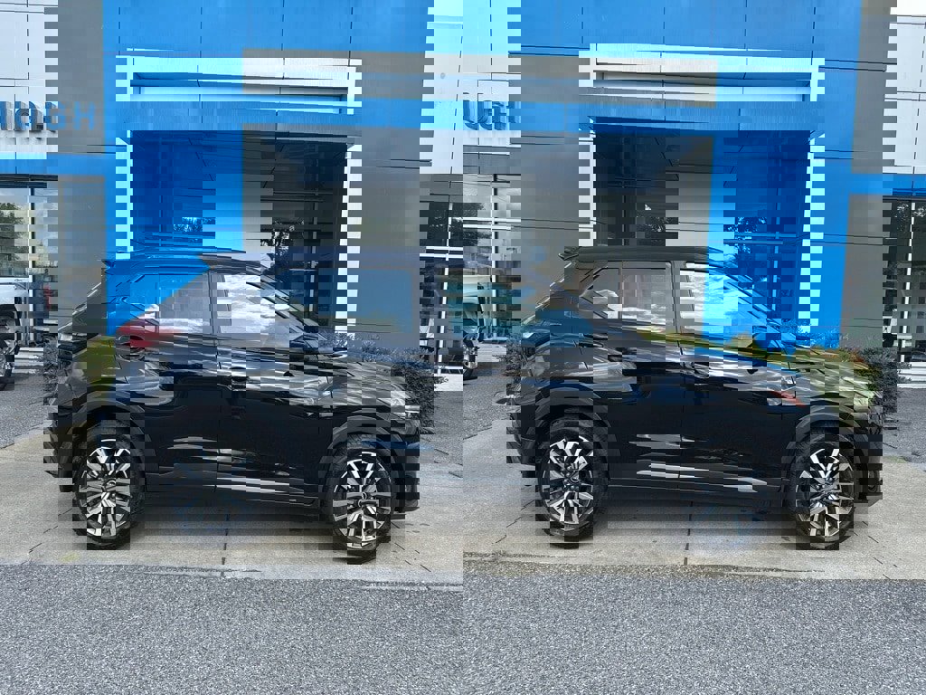 Used 2024 Nissan Kicks SR w/ SR Premium Package image 3