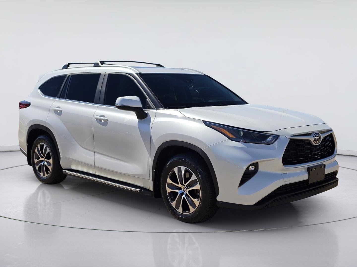 Used 2023 Toyota Highlander XLE FWD image 6