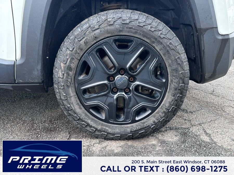 Used 2015 Jeep Renegade Trailhawk w/ Premium Leather Group AWD/4WD image 25