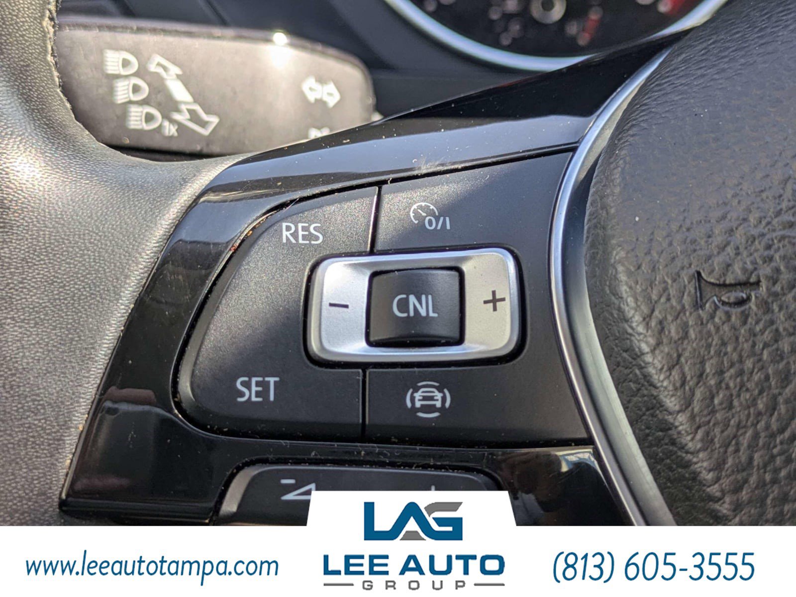 Used 2020 Volkswagen Tiguan SEL AWD/4WD image 24