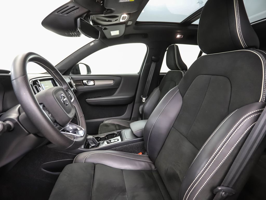 Used 2021 Volvo XC40 T5 R-Design w/ Protection Package Premier image 11