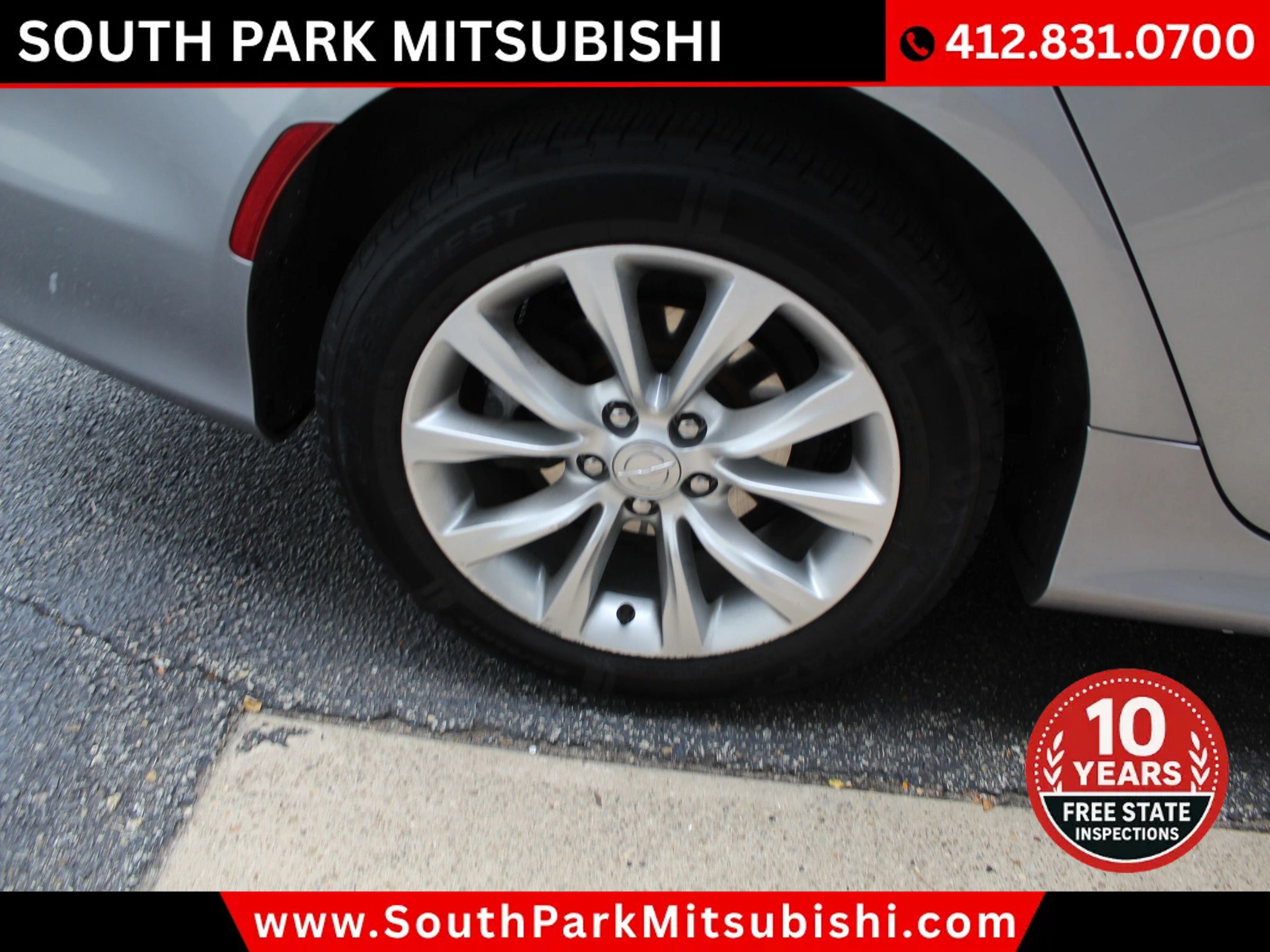 Used 2015 Chrysler 200 C FWD image 31