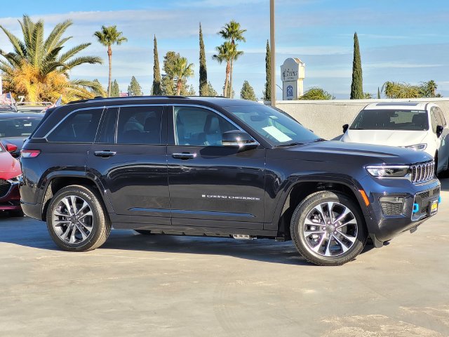 New 2024 Jeep Grand Cherokee Overland w/ Trailer Tow Package AWD/4WD image 4