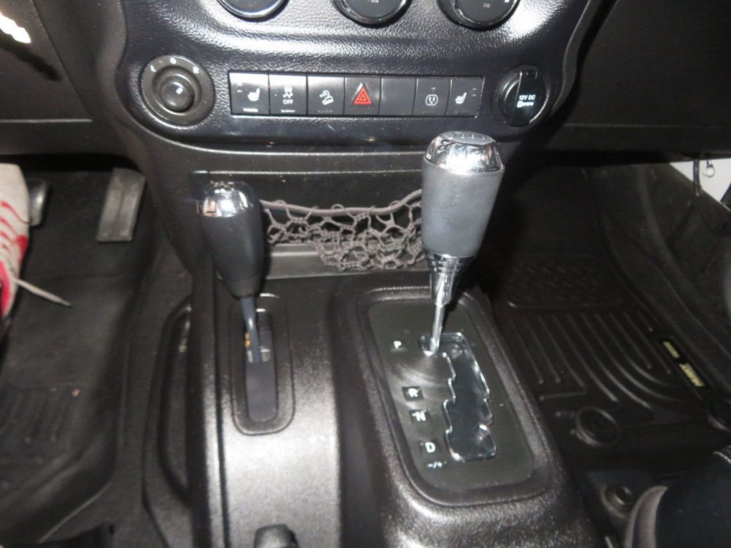 Used 2014 Jeep Wrangler Unlimited Sahara AWD/4WD image 39