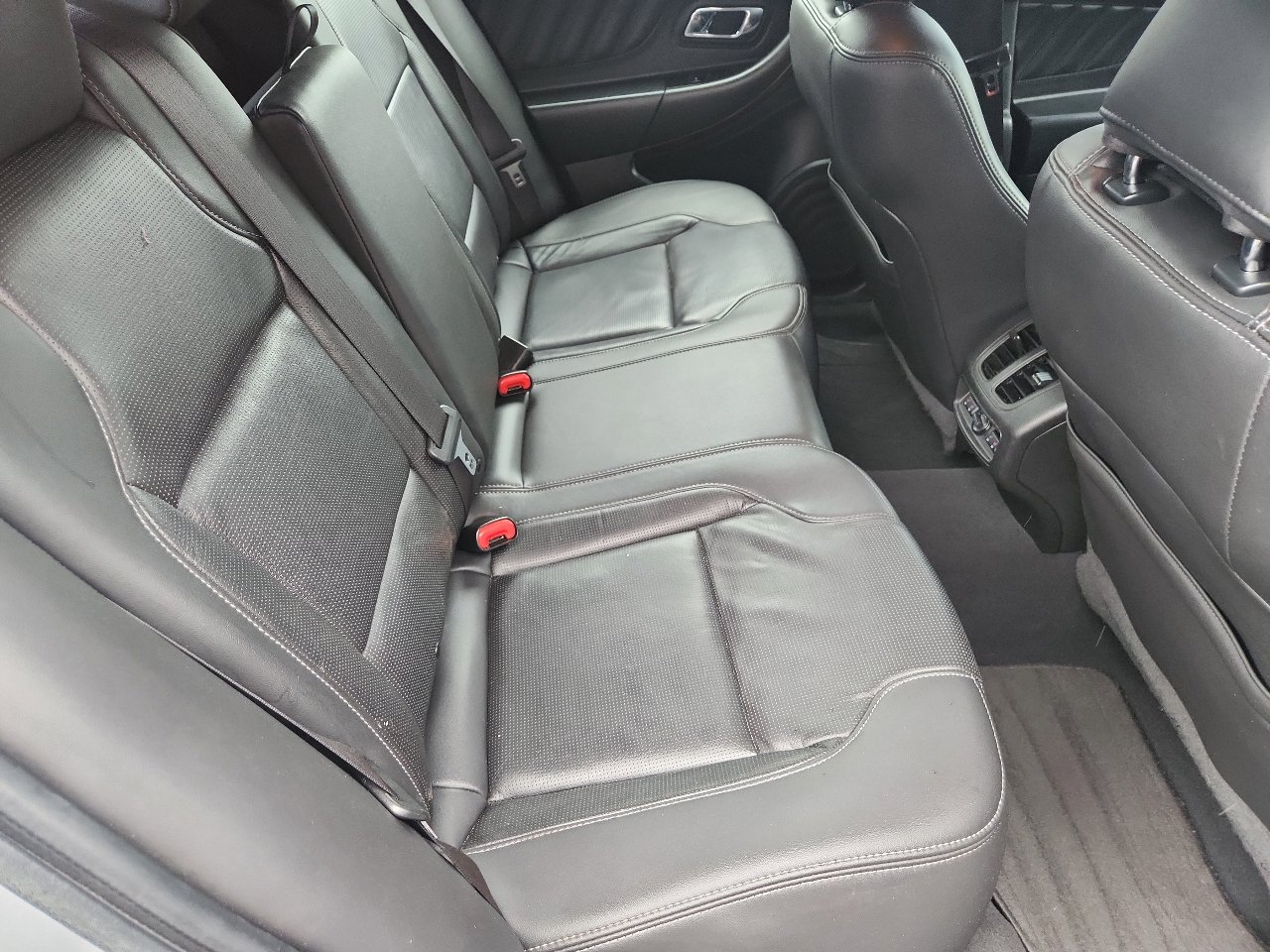 Used 2019 Ford Taurus Limited image 11