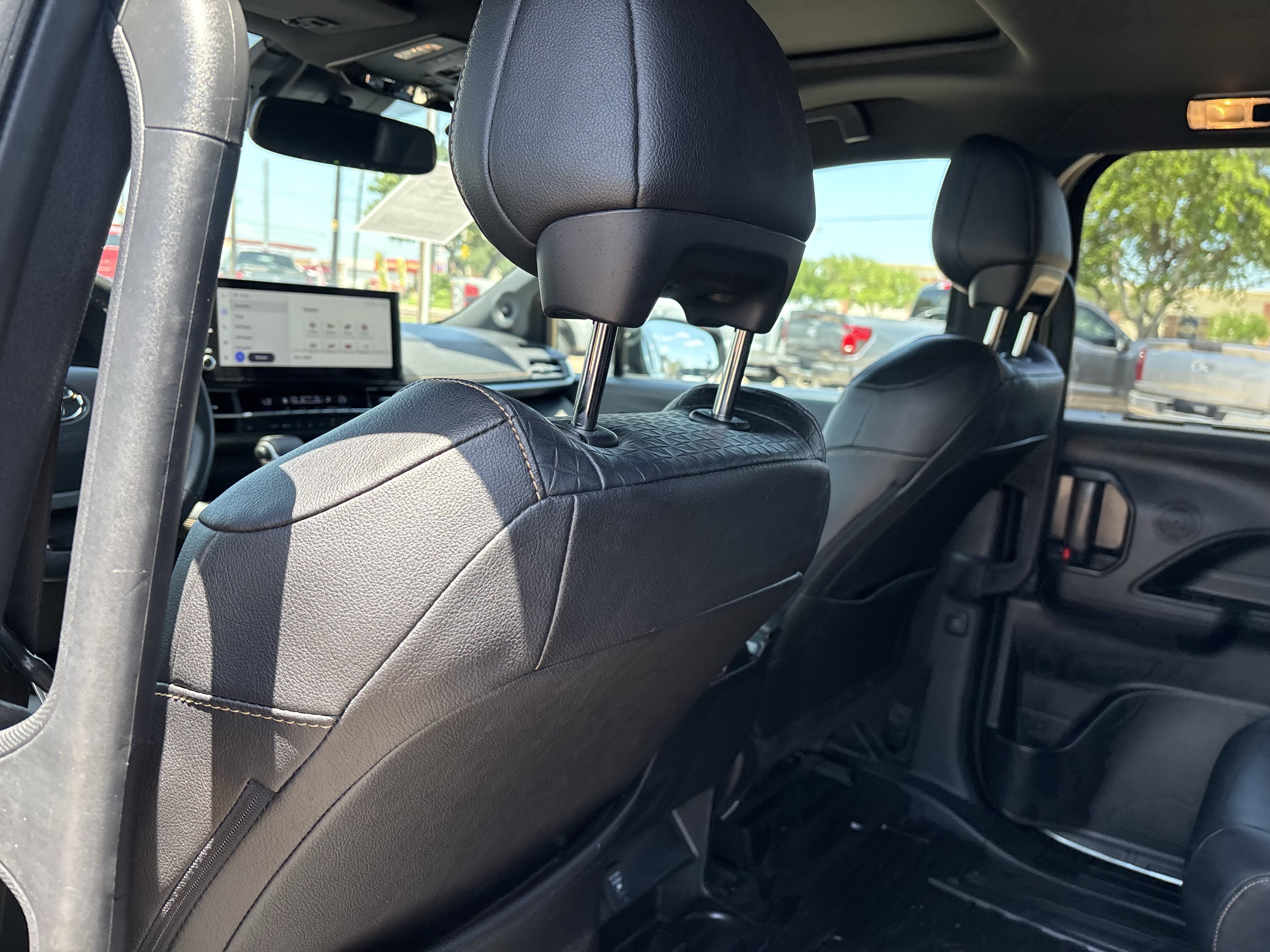Used 2025 Toyota Sienna XLE Woodland Edition AWD/4WD image 15