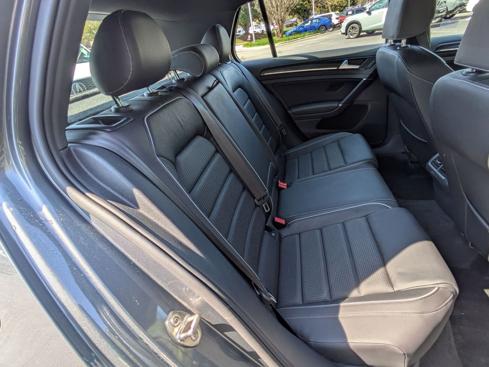 Used 2019 Volkswagen Golf R 4-Door image 25