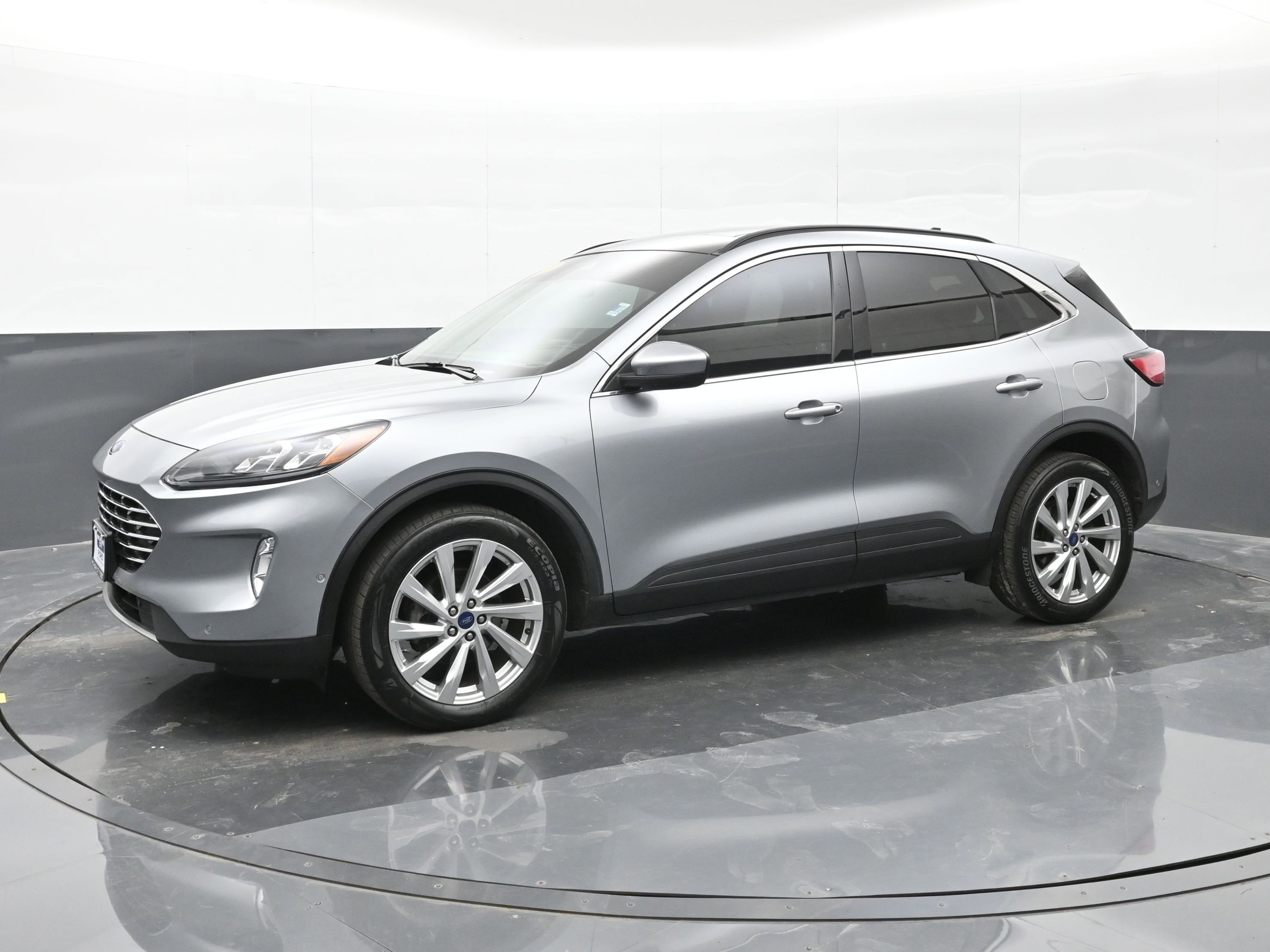 Used 2022 Ford Escape Titanium w/ Titanium Elite Package image 4