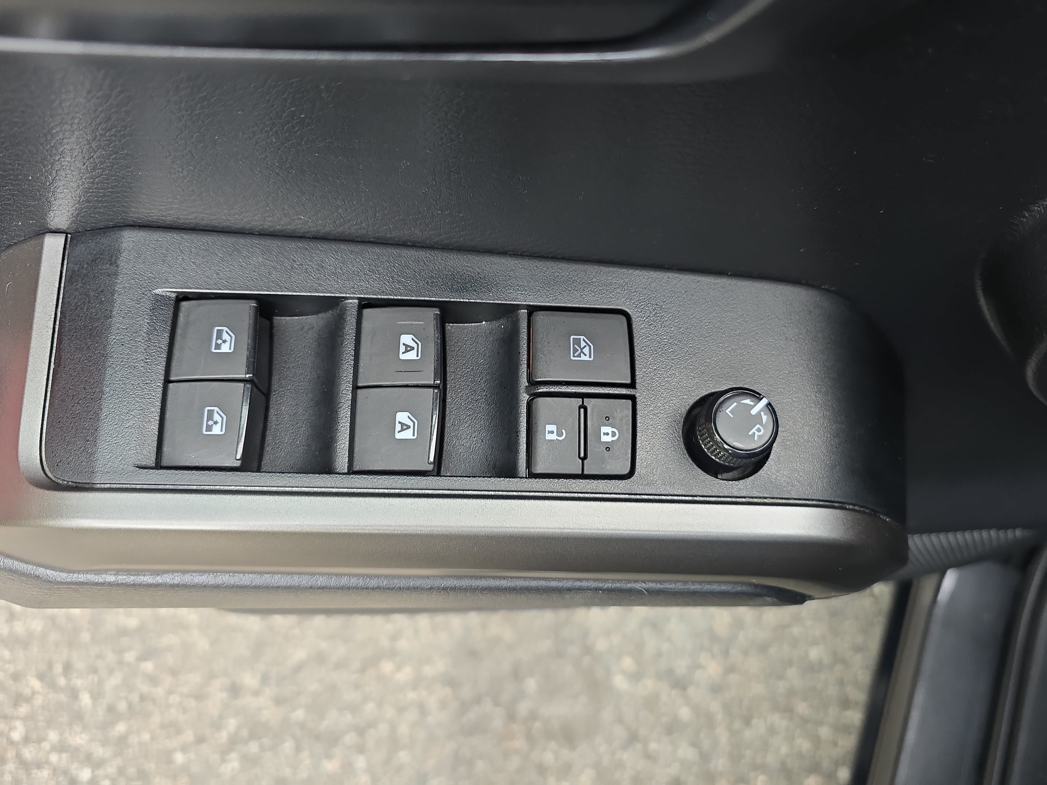 Used 2023 Toyota Tacoma SR5 w/ Technology Package AWD/4WD image 27