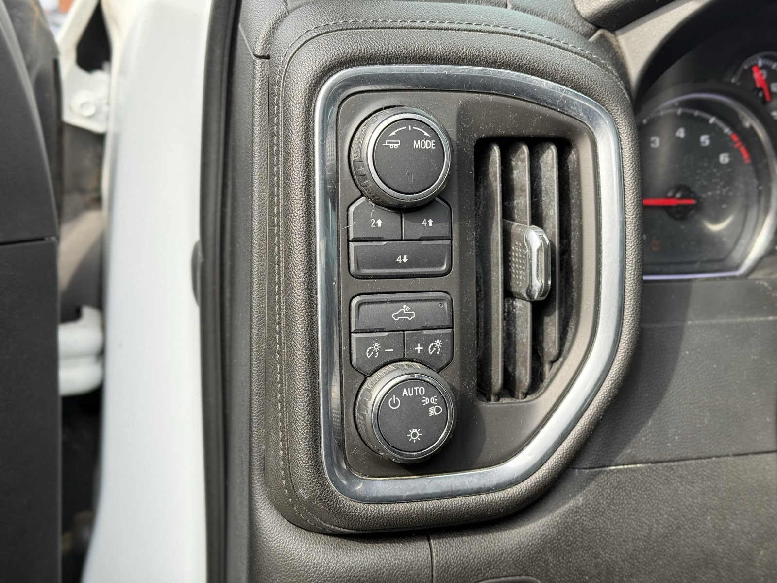 Used 2020 Chevrolet Silverado 2500 LT image 18