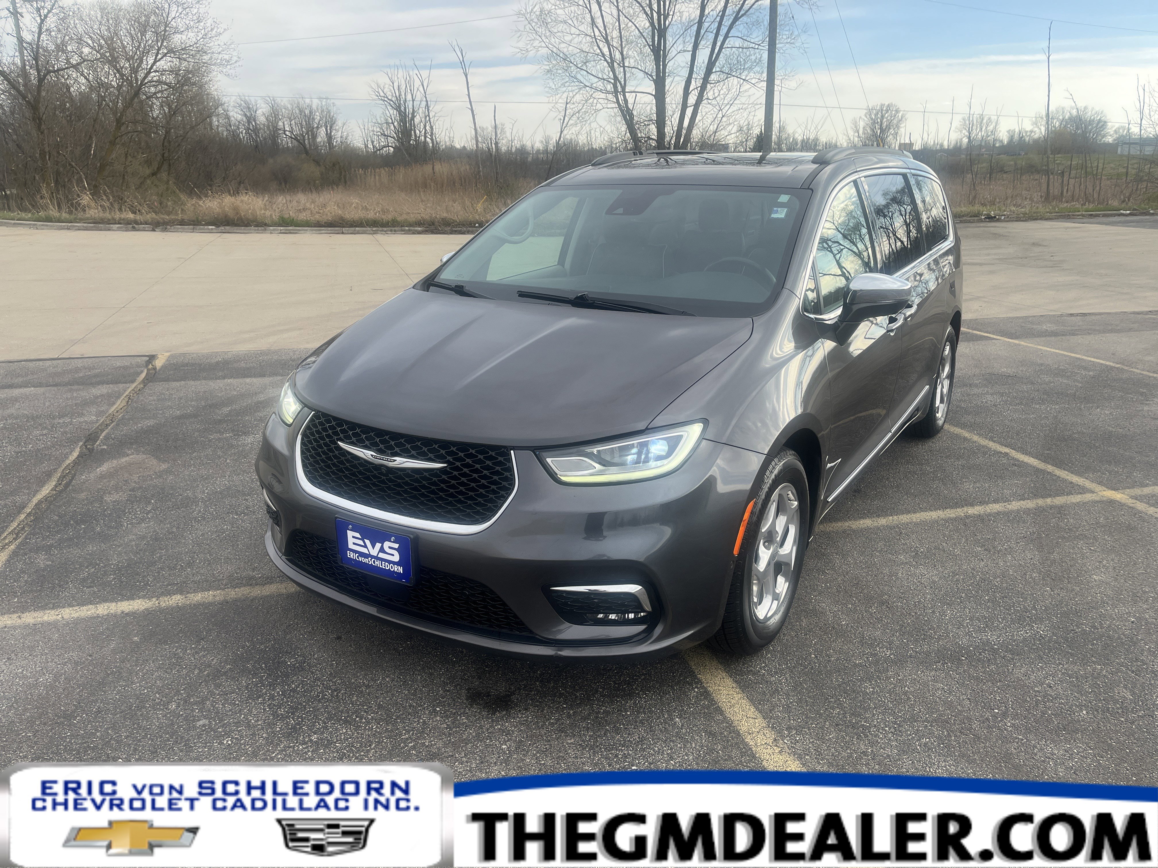 Used 2022 Chrysler Pacifica Limited FWD image 1