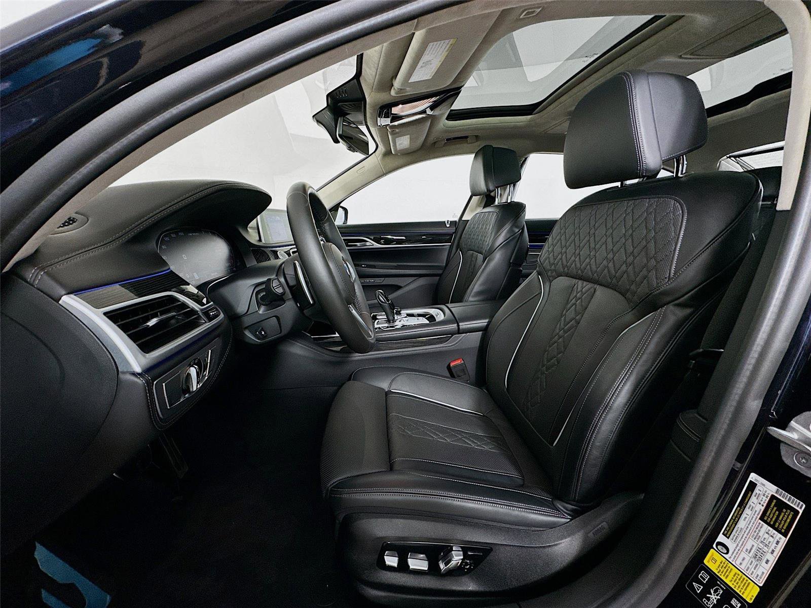 Used 2021 BMW M760i xDrive image 22