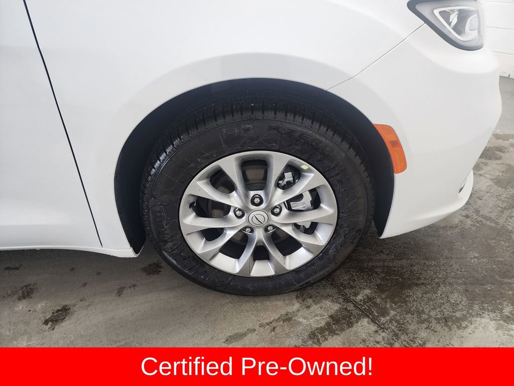 Used 2026 Chrysler Pacifica Limited image 47