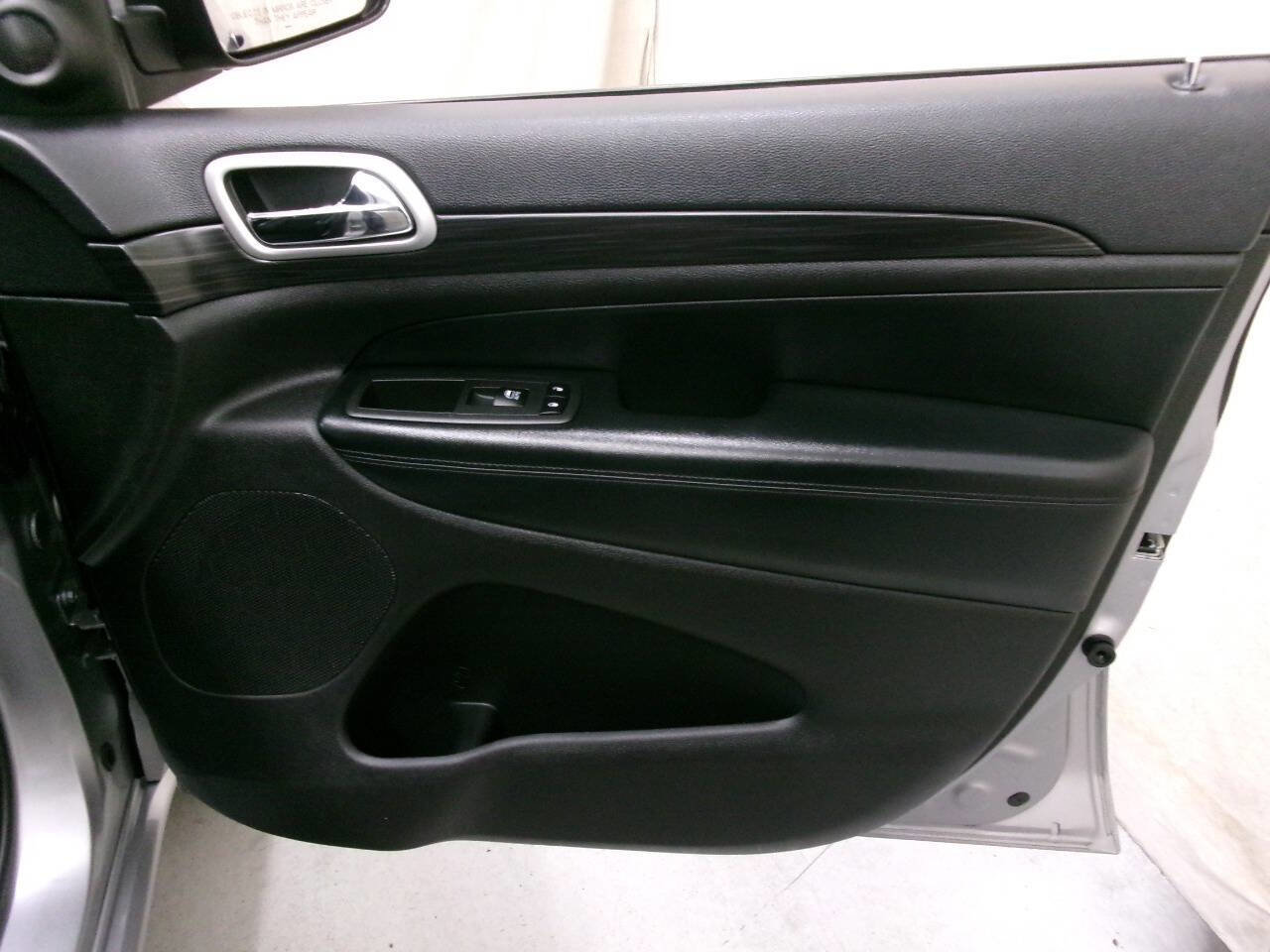 Used 2021 Jeep Grand Cherokee Laredo X image 22