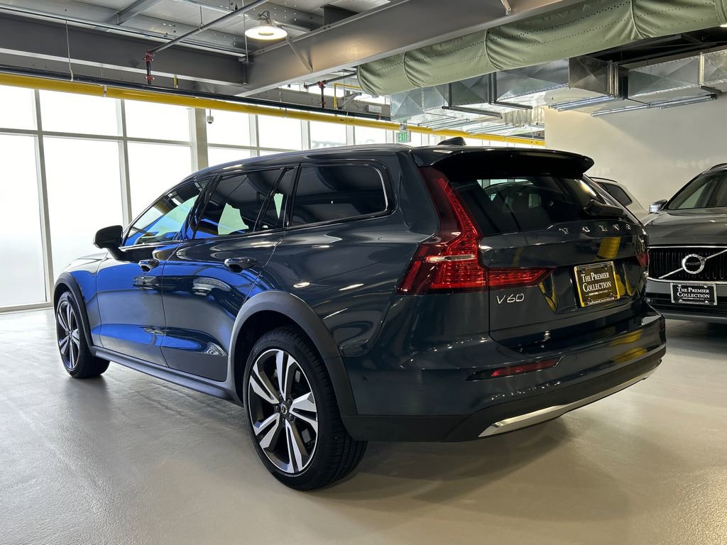 Certified 2025 Volvo V60 B5 Cross Country Plus AWD/4WD image 4