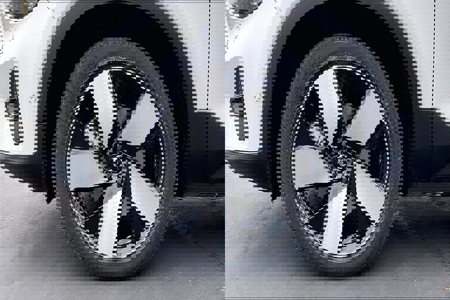 Used 2023 Volvo C40 P8 Recharge Ultimate image 12