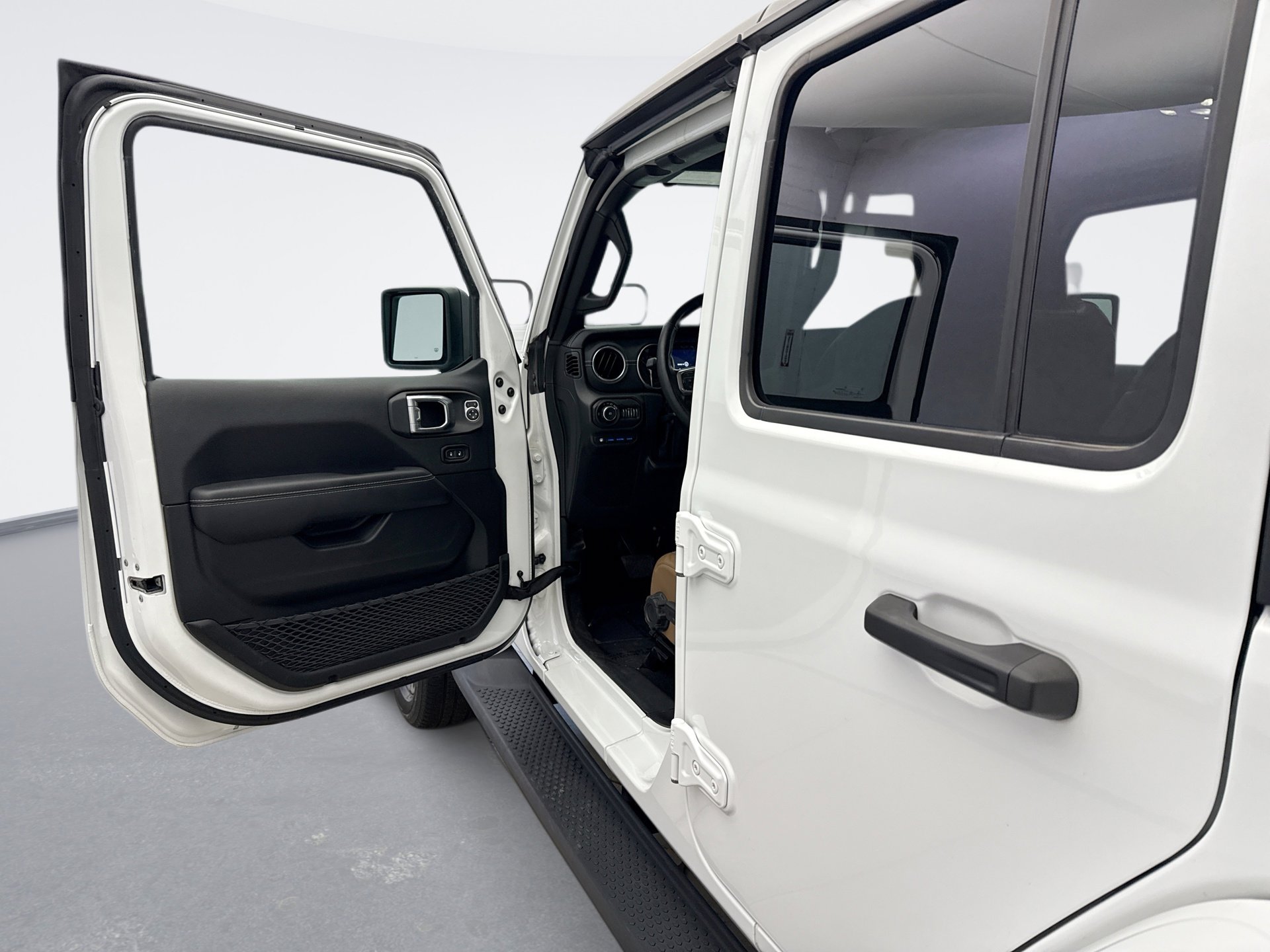 Used 2022 Jeep Wrangler Unlimited Sahara w/ Cold Weather Group image 9