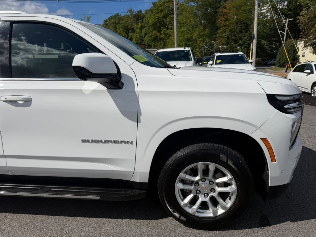 Used 2025 Chevrolet Suburban LT AWD/4WD image 20