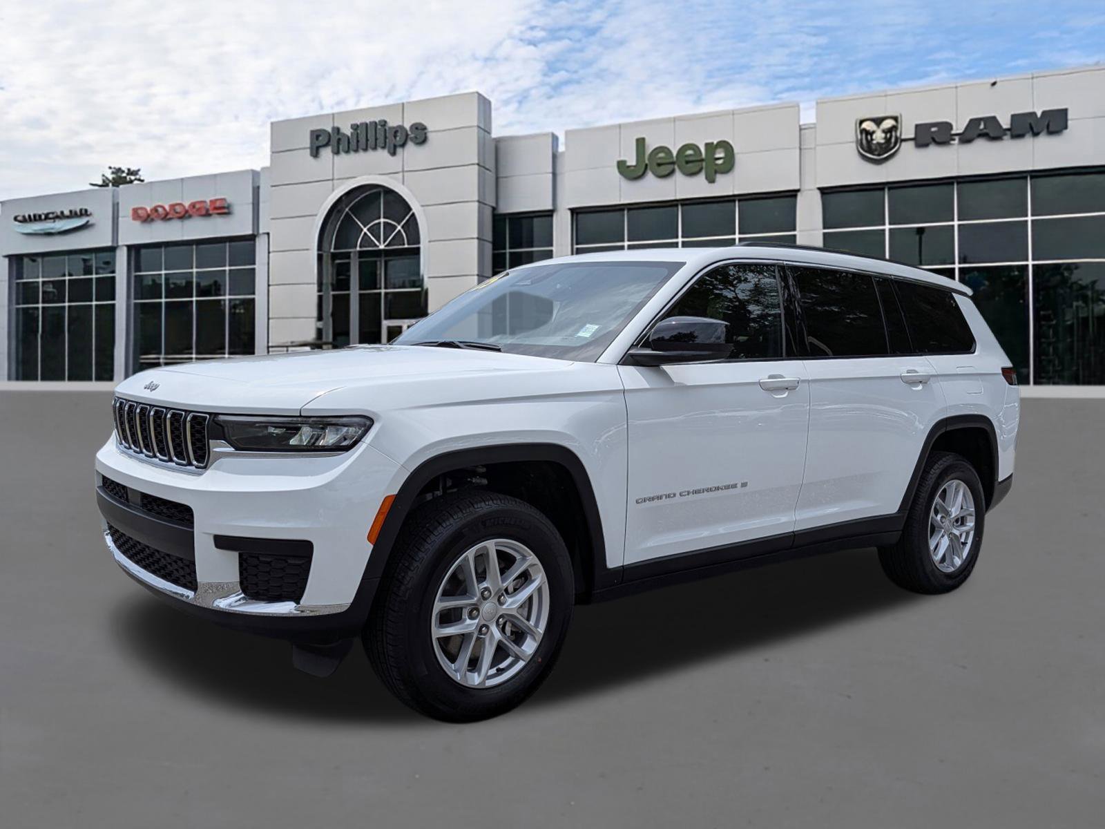 Used 2025 Jeep Grand Cherokee L Laredo RWD image 7