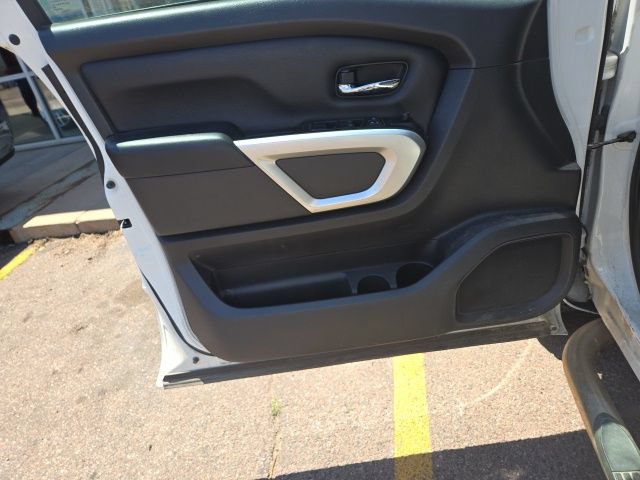 Used 2018 Nissan Titan SV AWD/4WD image 7