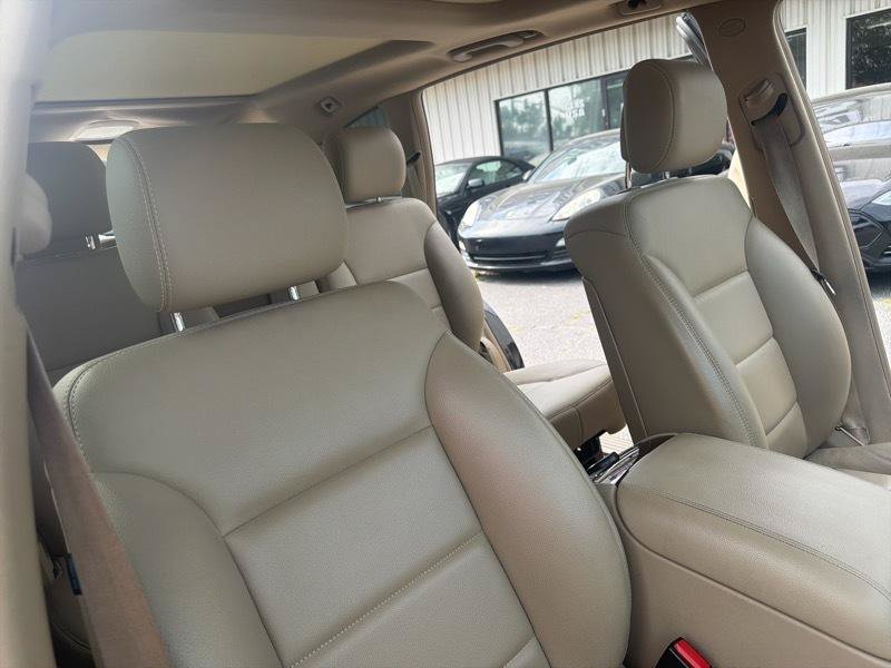 Used 2011 Mercedes-Benz R 350 4MATIC image 24