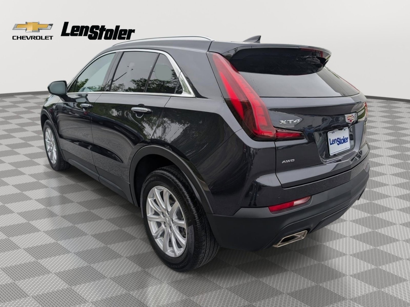 Used 2023 Cadillac XT4 Luxury w/ Cold Weather Package AWD/4WD image 3