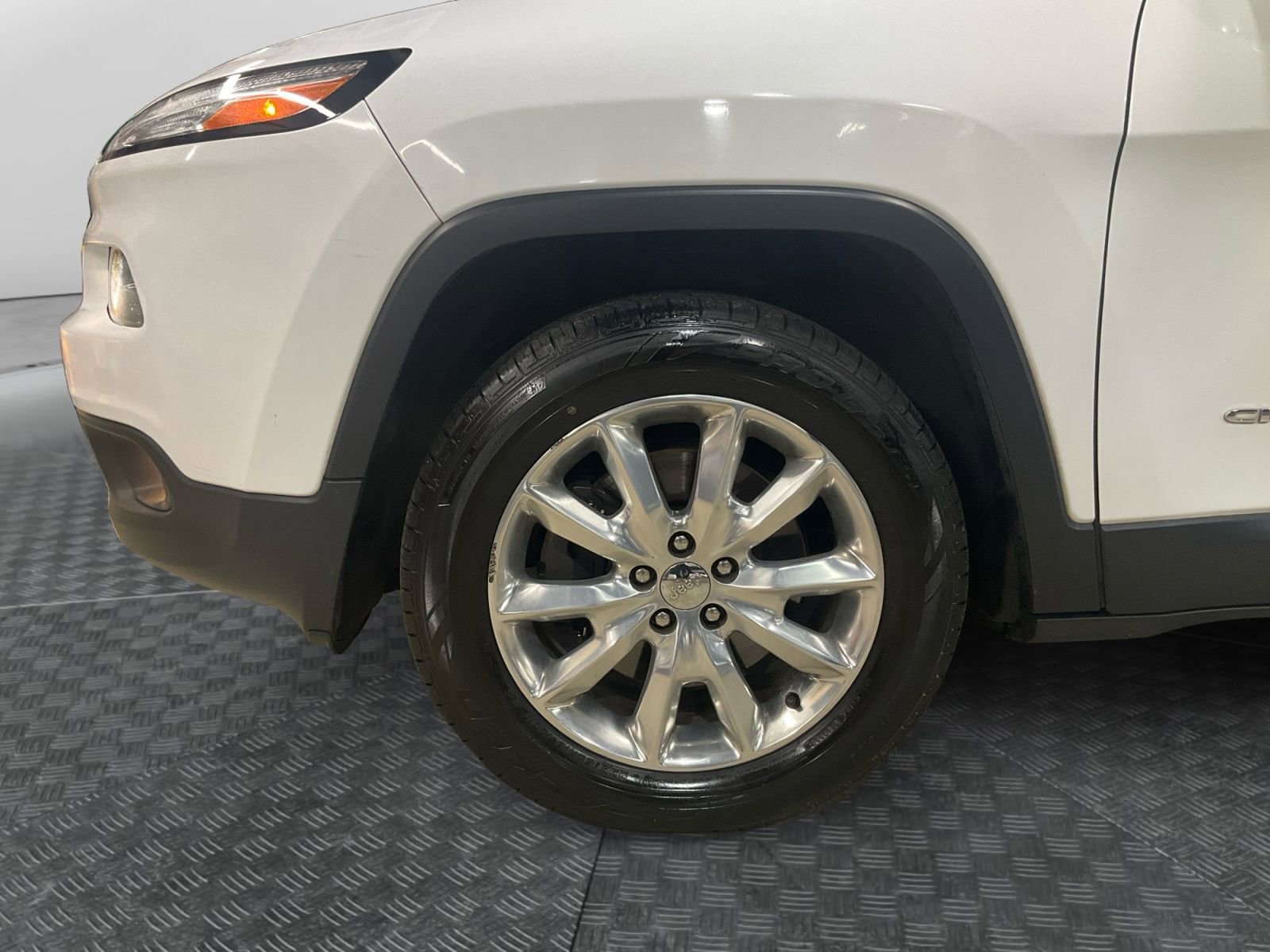 Used 2017 Jeep Cherokee Limited AWD/4WD image 14