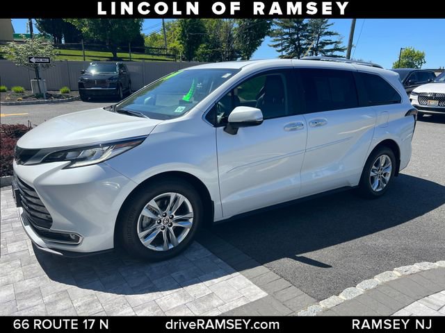 Used 2024 Toyota Sienna Limited AWD/4WD image 2