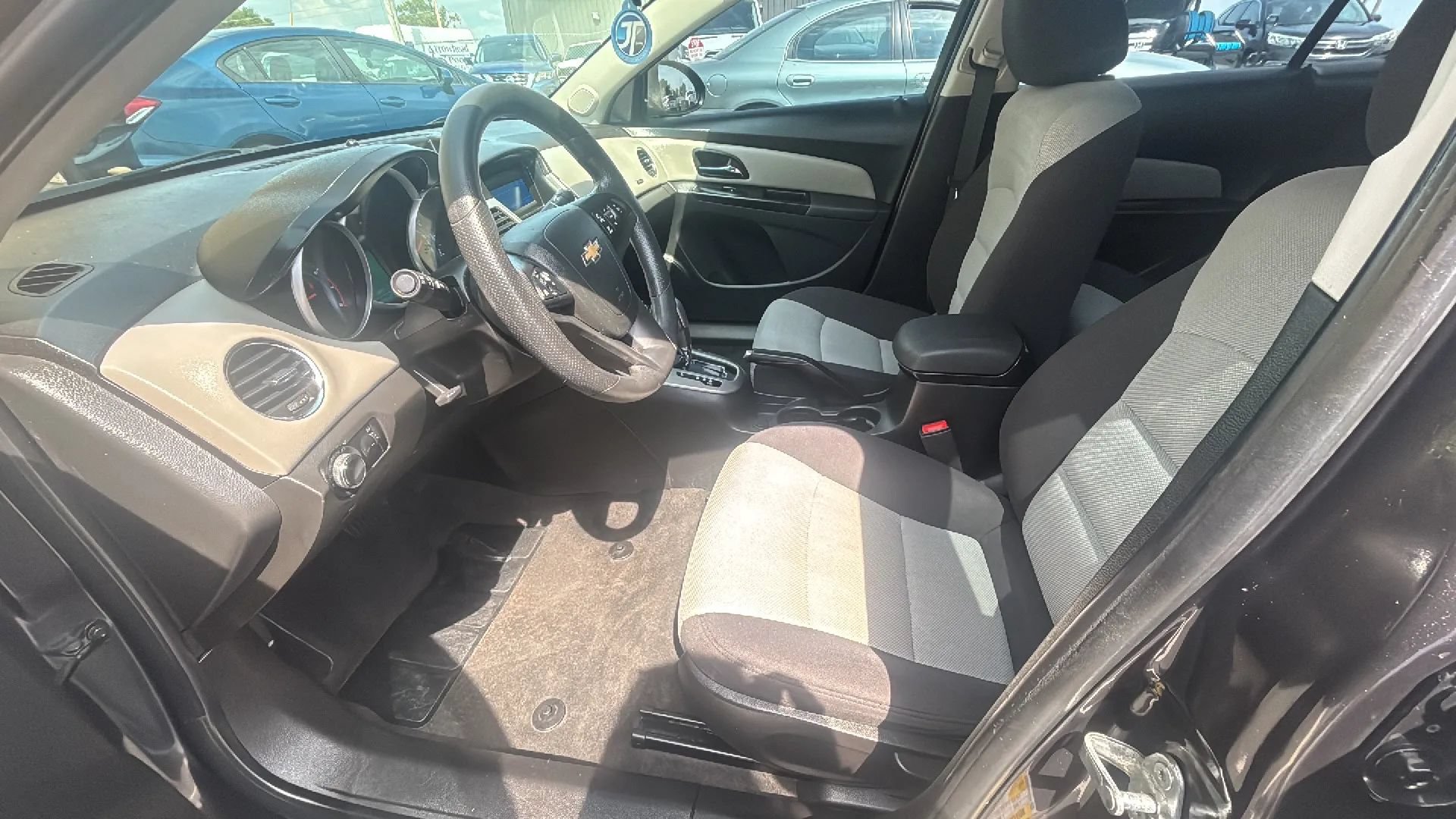 Used 2014 Chevrolet Cruze LS FWD image 2