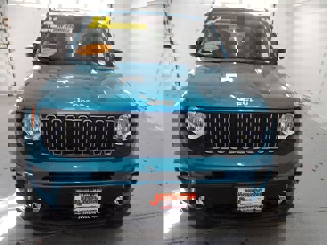 Certified 2022 Jeep Renegade Latitude AWD/4WD image 24