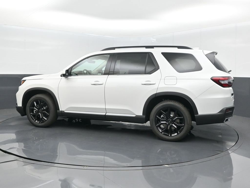 New 2025 Honda Pilot Touring image 13