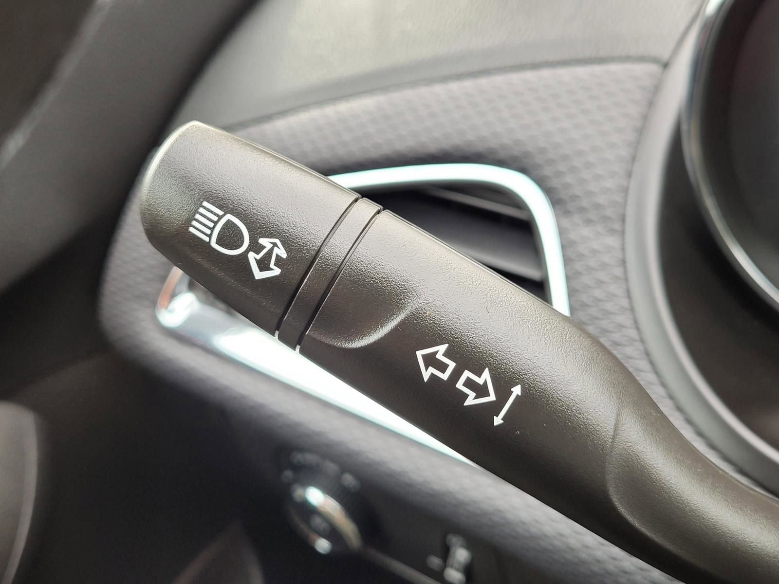 Used 2018 Chevrolet Cruze LT w/ Convenience Package FWD image 31