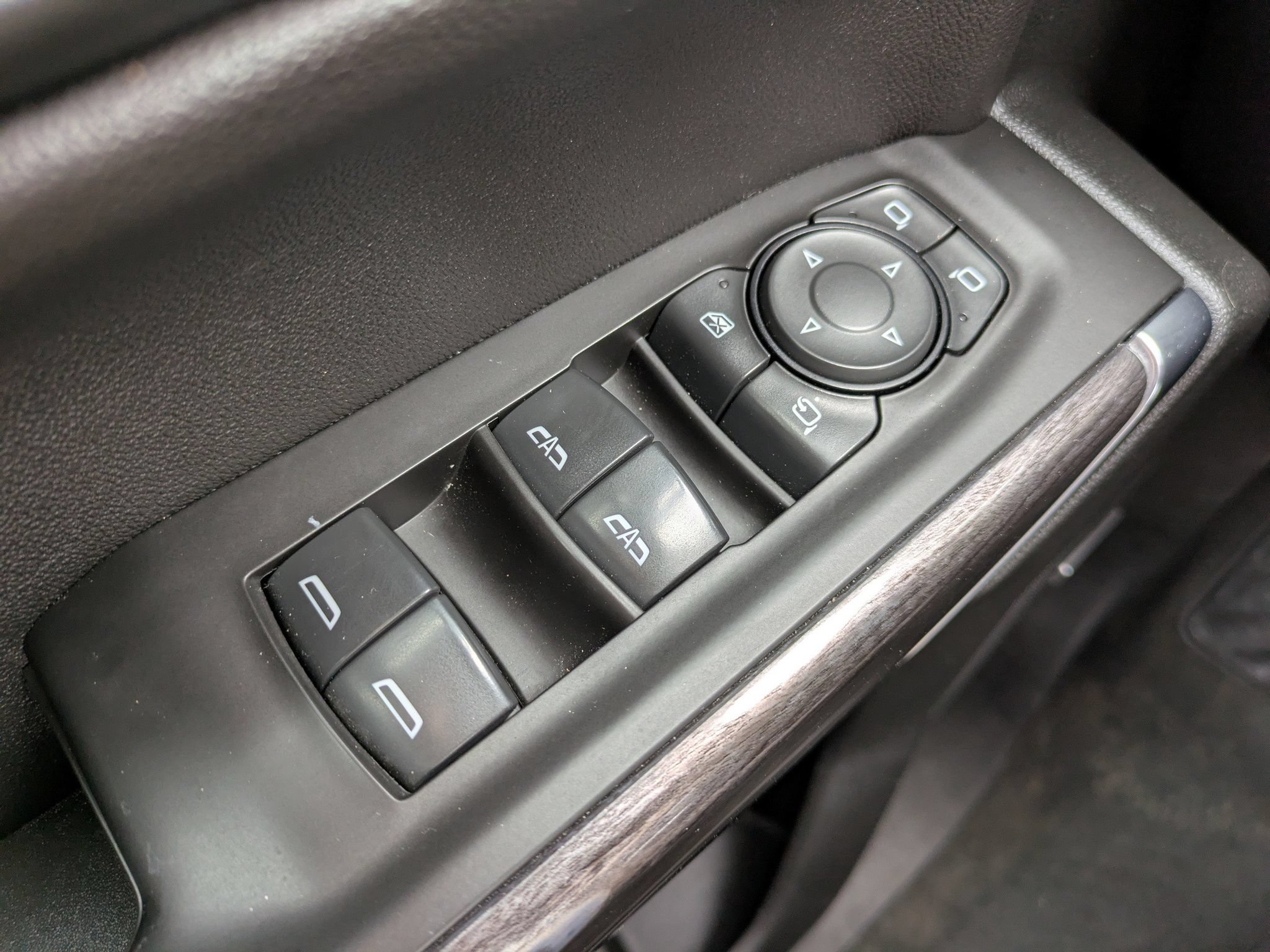 Used 2021 Chevrolet Silverado 1500 LTZ w/ LTZ Convenience Package II AWD/4WD image 24