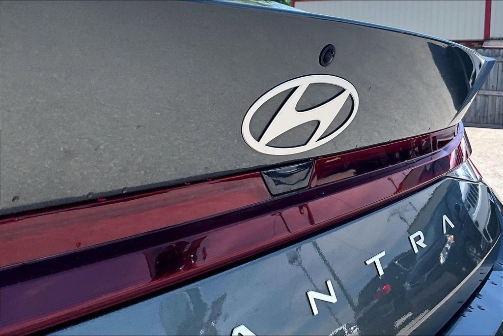 Used 2024 Hyundai Elantra SE FWD image 9