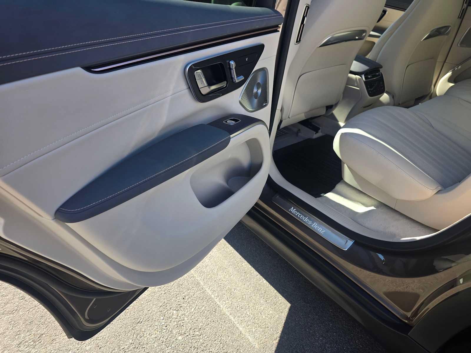 New 2027 Mercedes-Benz EQS 400 4MATIC SUV image 16