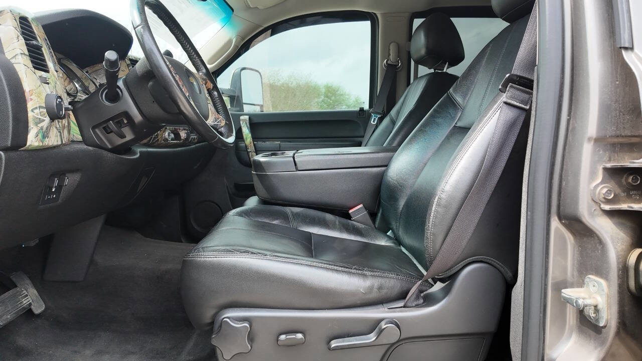 Used 2013 Chevrolet Silverado 2500 LT w/ Interior Plus Package image 9