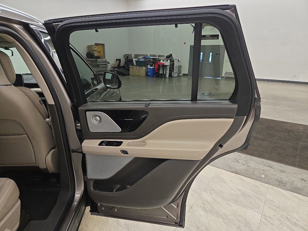 Used 2020 Lincoln Aviator Reserve w/ Equipment Group 201A image 23