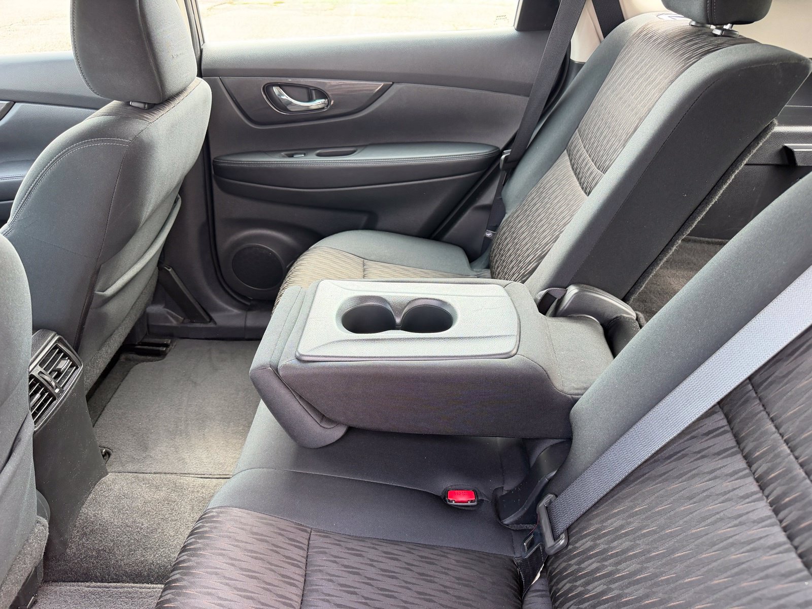 Used 2017 Nissan Rogue S AWD/4WD image 27