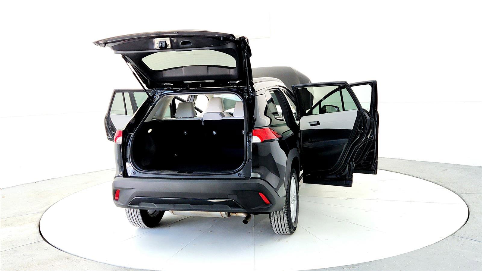 Certified 2023 Toyota Corolla Cross LE image 11